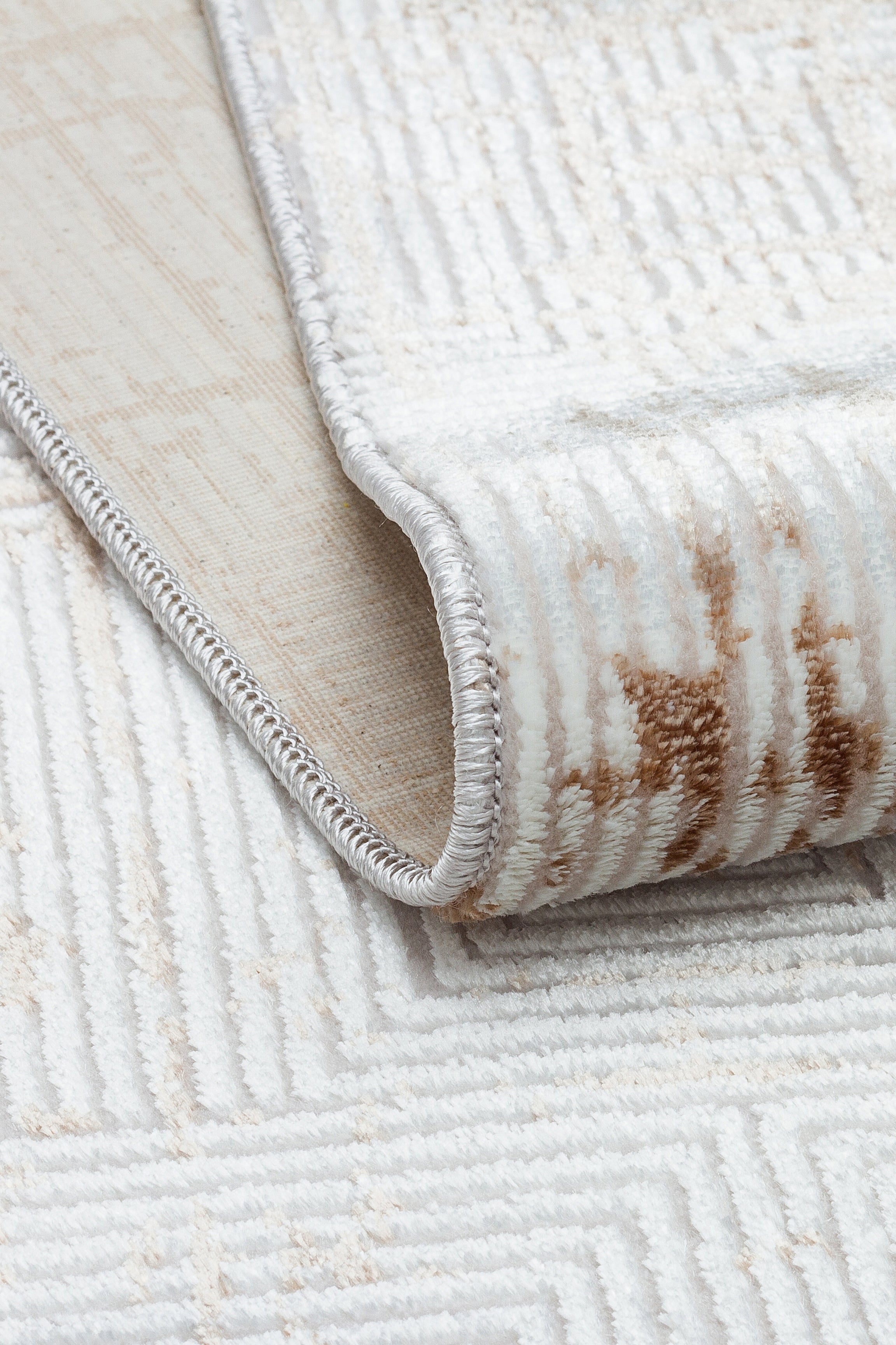 LOTUS 50T-KAHVE/KREM Kaymaz Taban Sentetik Bambu Parlak Saten Salon Halısı