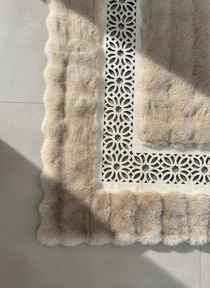 Royal Serisi Akik - El İşçiliği ile Tavşan Post ve Varaklı Deri Dekoratif Halı