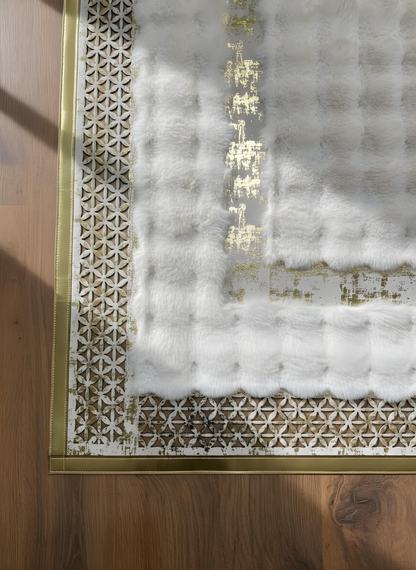 Royal Serisi Elmas - El İşçiliği ile Tavşan Post ve Varaklı Deri Dekoratif Halı