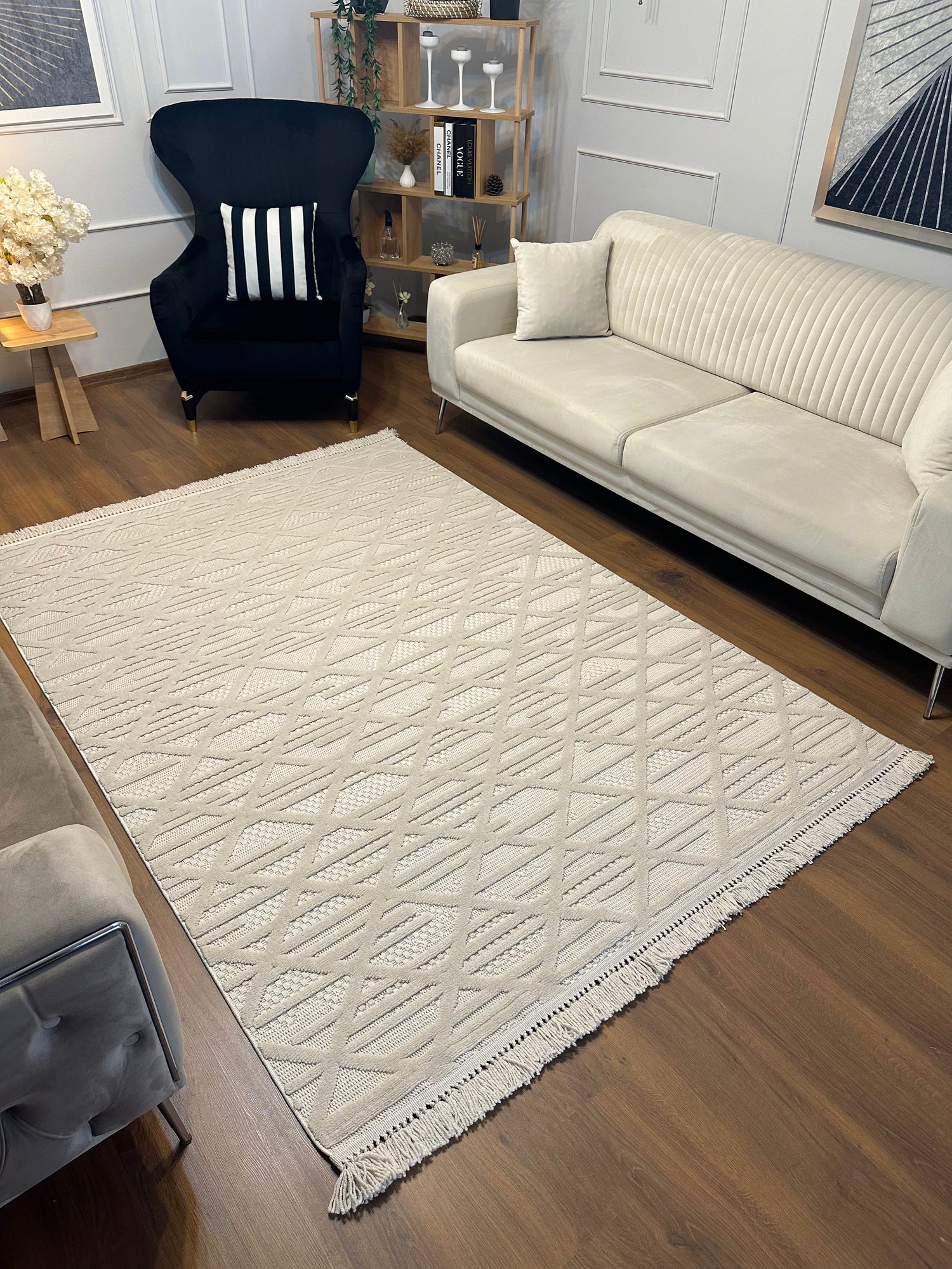 MİLAS C8-BEJ Kabartmalı Kaymaz Taban Geometrik Desenli Salon Halısı