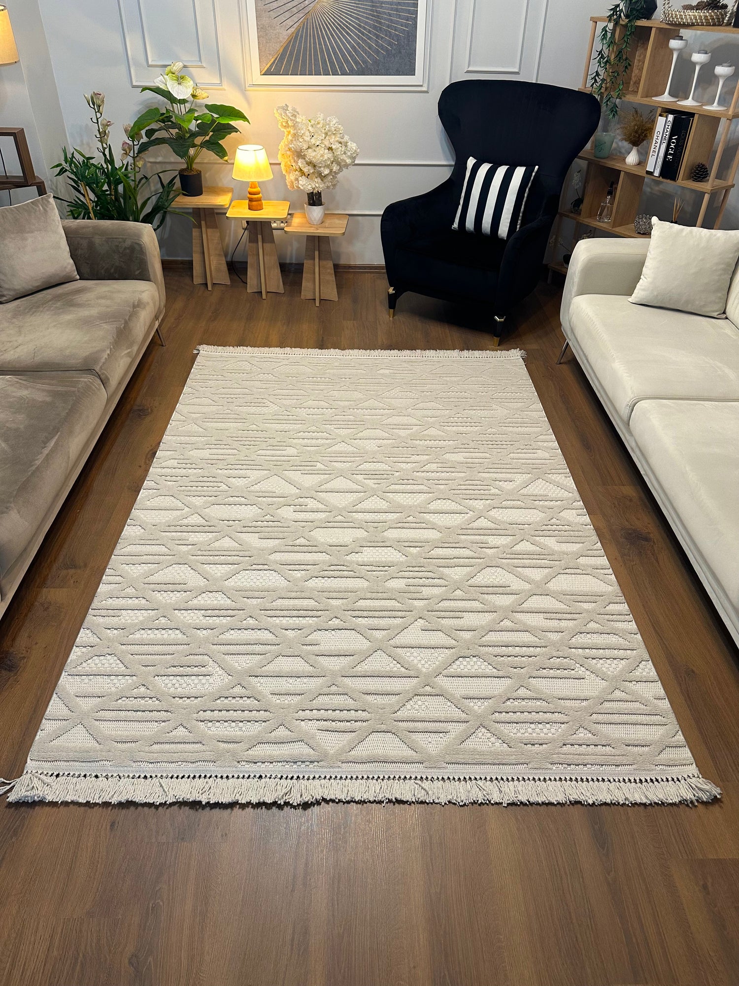 MİLAS C8-BEJ Kabartmalı Kaymaz Taban Geometrik Desenli Salon Halısı