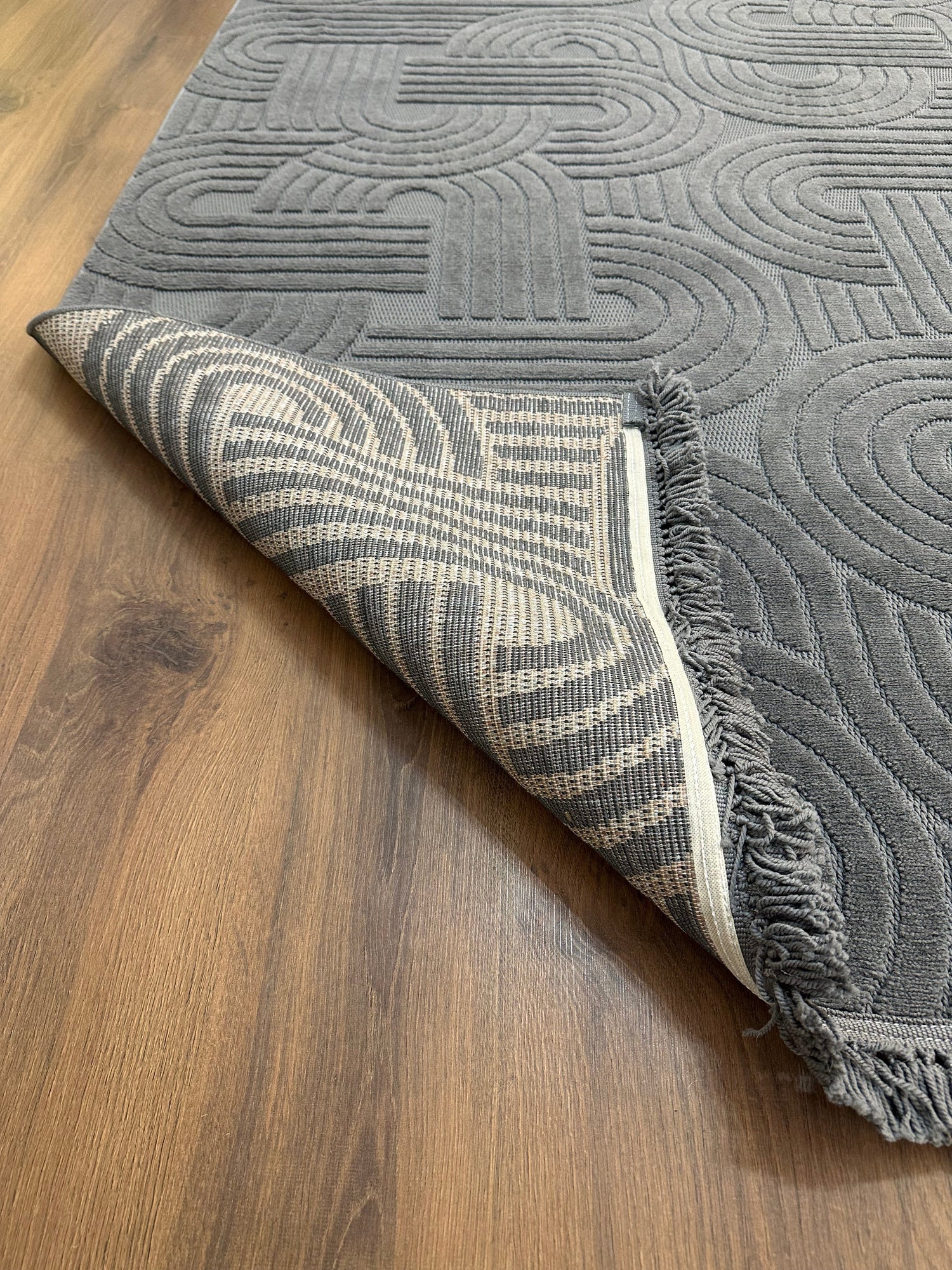 MİLAS C16-ANTRASİT Kabartmalı Modern Geometrik Desenli Salon Koridor Mutfak Halısı