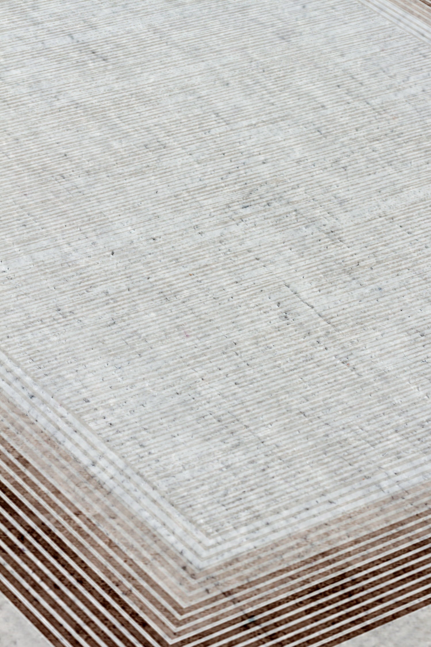 Arte M133-04 - Chenille Rug