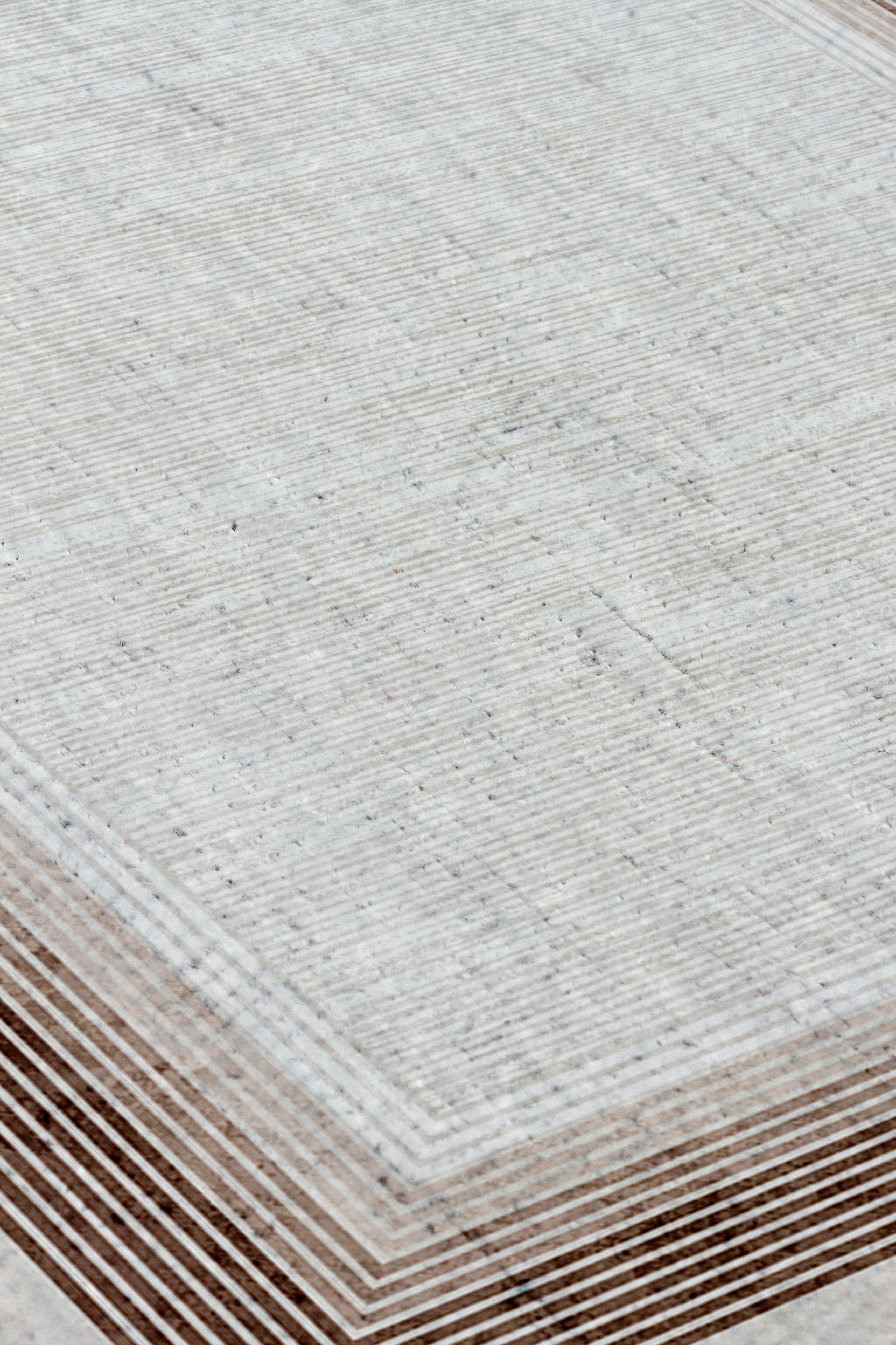 Arte M133-04 - Chenille Rug