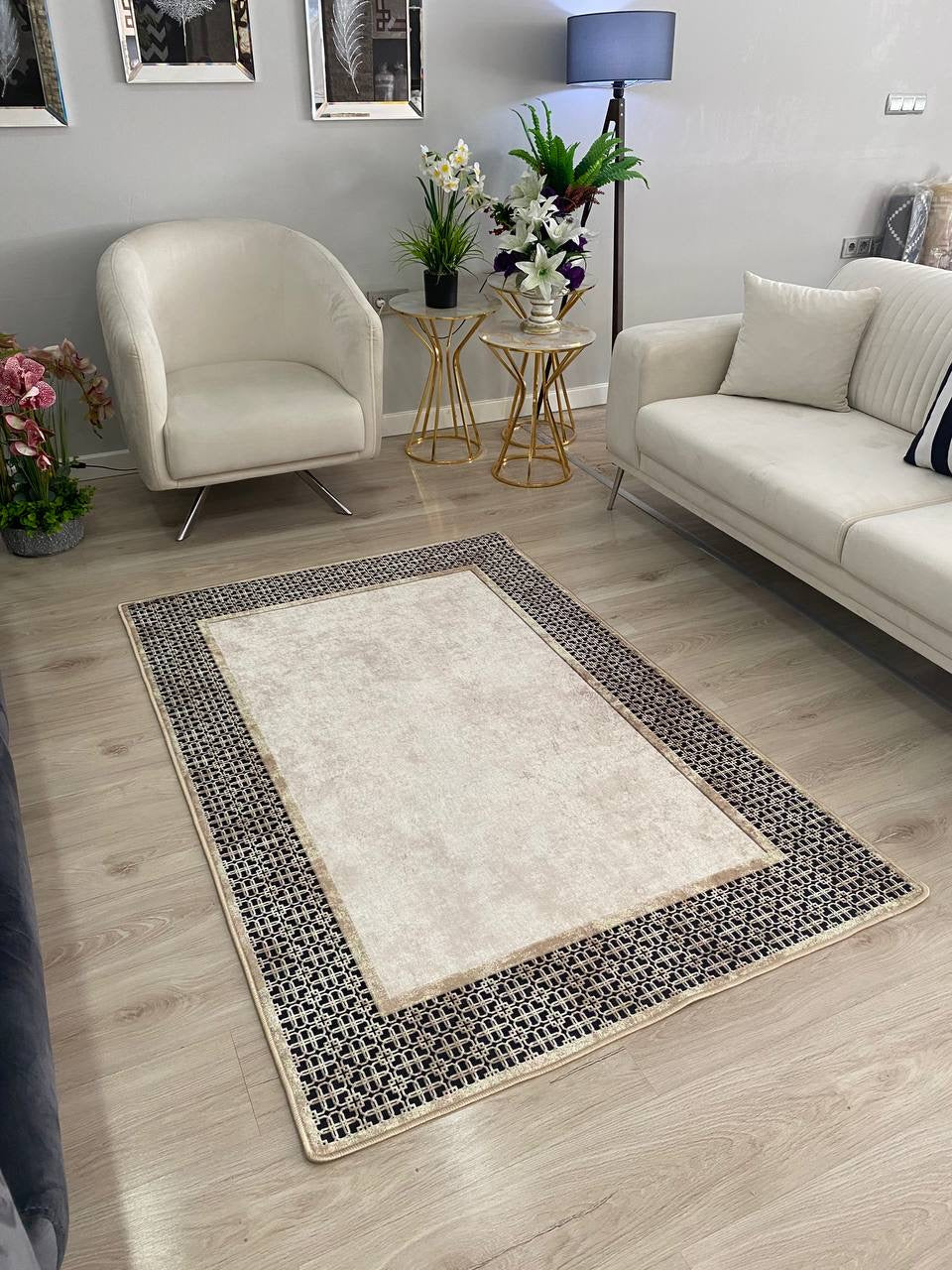 Menari Bold