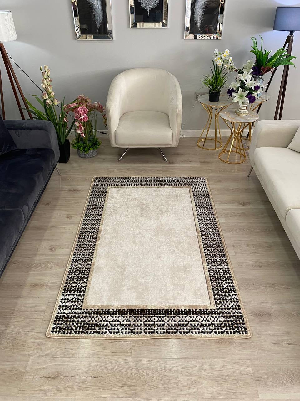 Menari Bold