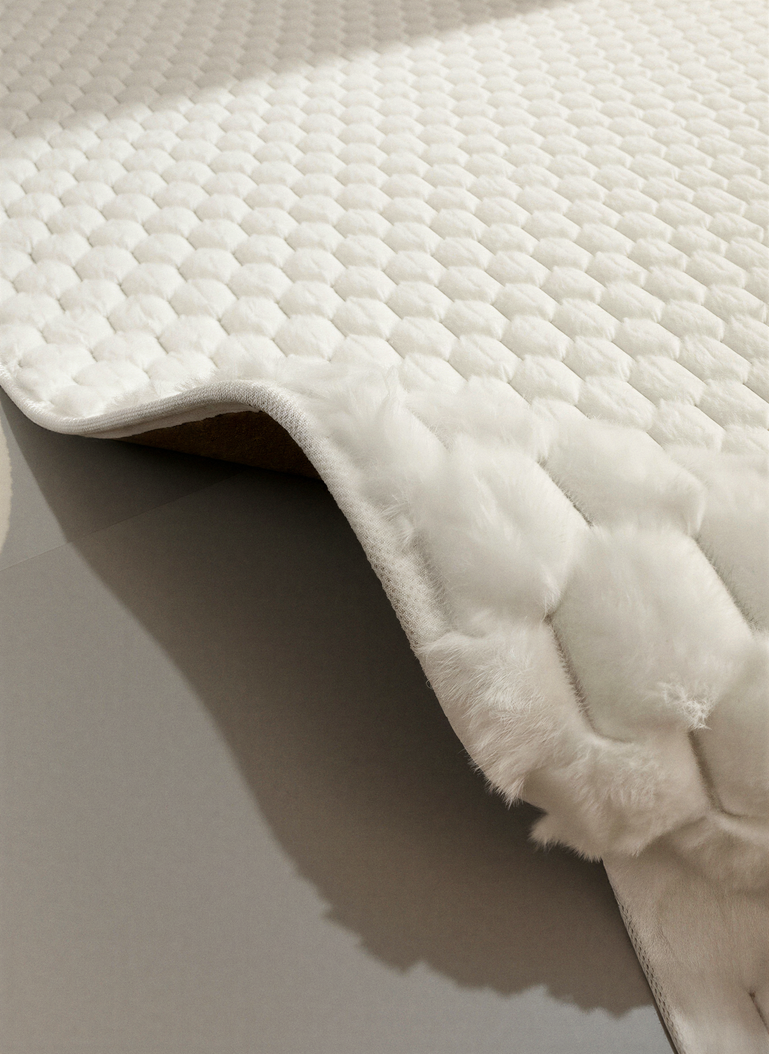 TAVŞAN PETEK BEYAZ - Kaymaz Deri Taban Tavşan Shaggy Yatak Odası Oturma Odası Çocuk Odası Halısı